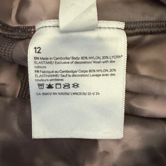 lululemon athletica Tie-Dye Leggings in Gray and Pink. Gently Used Condition. - Picture 6 of 7